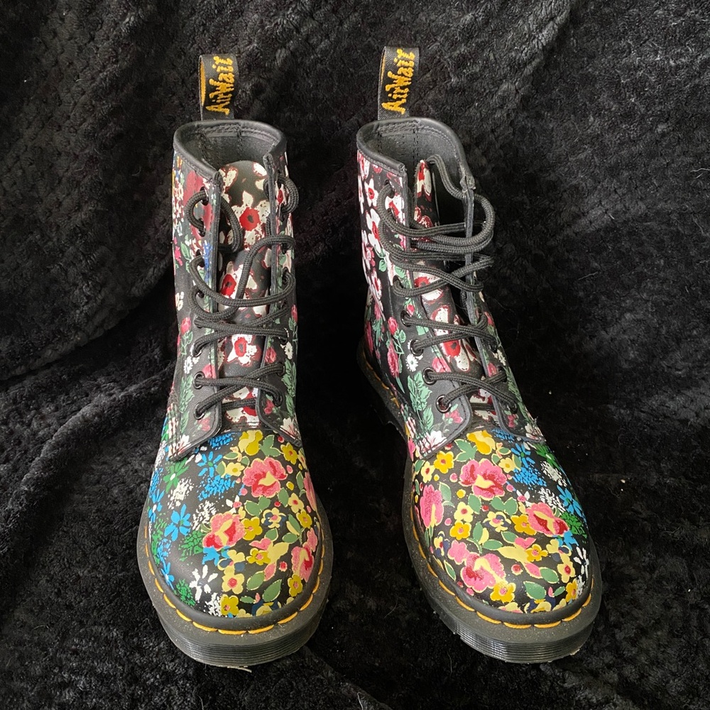 SOLD. Dr. Martens 1460 PASCAL FLORAL MASH UP Leather Lace Up Boots RARE FIND! W6